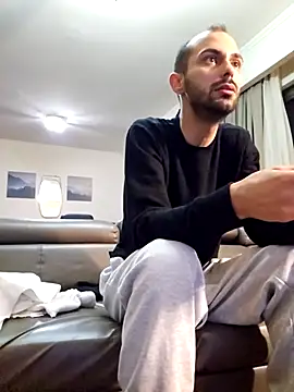 Snapshot of denisxlRo chatting on 12-14-25, 04:34 denisxlRo online show from 12-14-25, 04:34