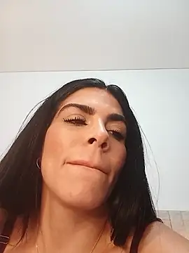 Snapshot of valecruz903 chatting on 09-23-25, 06:00 valecruz903 online show from 09-23-25, 06:00