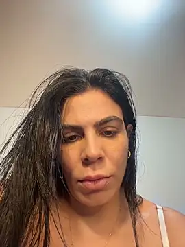 Snapshot of valecruz903 chatting on 11-28-25, 05:37 valecruz903 online show from 11-28-25, 05:37