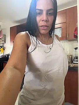 Snapshot of valecruz903 chatting on 03-25-26, 05:52 valecruz903 online show from 03-25-26, 05:52