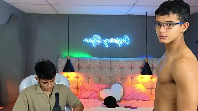 Paradise boy s online show from 12-06-24, 12:12