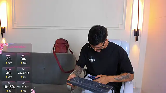 Paradise boy s online show from 06-19-26, 01:59