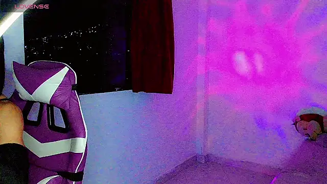 Snapshot of Ms-Zoehans chatting on 09-13-25, 05:18 Ms-Zoehans online show from 09-13-25, 05:18