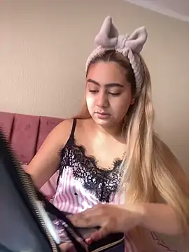 Miabonnett  online show from 11-11-25, 12:27