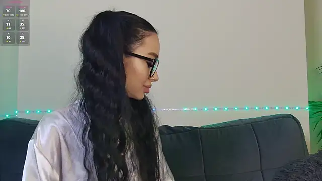 Snapshot of OnlyXandra chatting on 01-11-25, 08:33 OnlyXandra online show from 01-11-25, 08:33