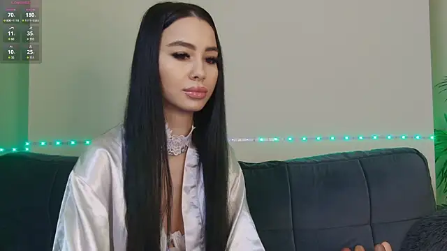 Snapshot of OnlyXandra chatting on 02-11-25, 08:37 OnlyXandra online show from 02-11-25, 08:37