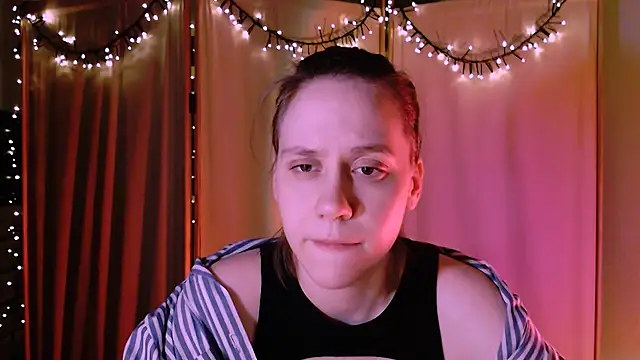 Snapshot of Malinax chatting on 01-06-25, 10:47 Malinax online show from 01-06-25, 10:47