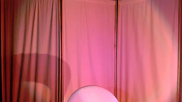 Snapshot of Malinax chatting on 02-08-25, 11:02 Malinax online show from 02-08-25, 11:02