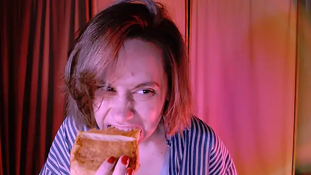 Snapshot of Malinax chatting on 02-13-25, 10:54 Malinax online show from 02-13-25, 10:54