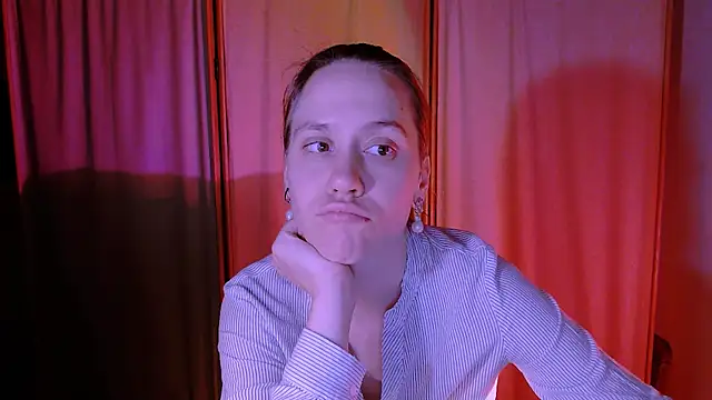 Snapshot of Malinax chatting on 10-13-25, 10:10 Malinax online show from 10-13-25, 10:10