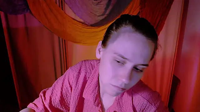 Snapshot of Malinax chatting on 10-16-25, 10:33 Malinax online show from 10-16-25, 10:33