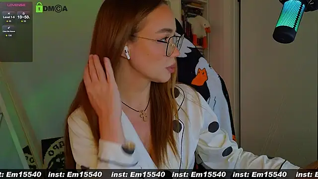 Snapshot of Emili1- chatting on 01-31-25, 10:52 Emili1- online show from 01-31-25, 10:52