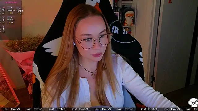 Snapshot of Emili1- chatting on 01-07-26, 10:29 Emili1- online show from 01-07-26, 10:29