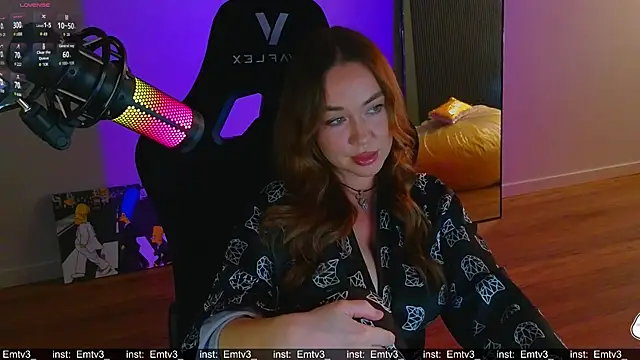 Snapshot of Emili1- chatting on 07-08-26, 09:36 Emili1- online show from 07-08-26, 09:36