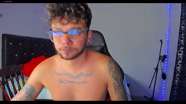 Snapshot of kenintoro chatting on 01-09-26, 05:48 kenintoro online show from 01-09-26, 05:48