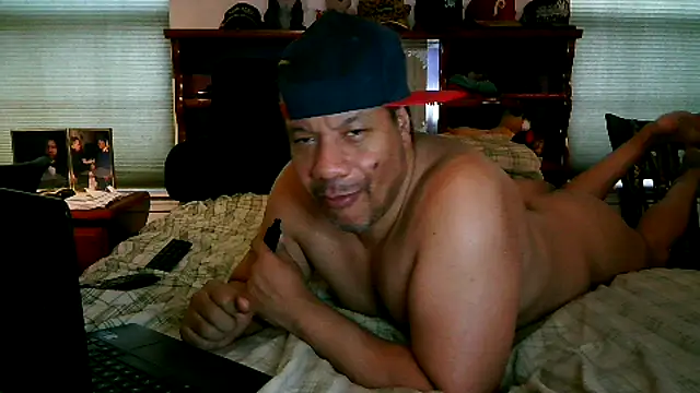 Snapshot of pimpdaddy4ever chatting on 01-01-25, 05:55 pimpdaddy4ever online show from 01-01-25, 05:55