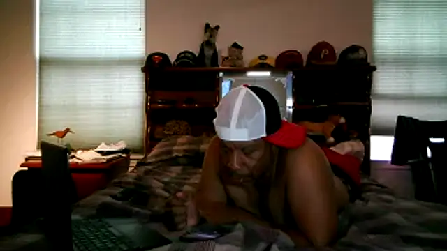 Snapshot of pimpdaddy4ever chatting on 10-15-25, 04:07 pimpdaddy4ever online show from 10-15-25, 04:07