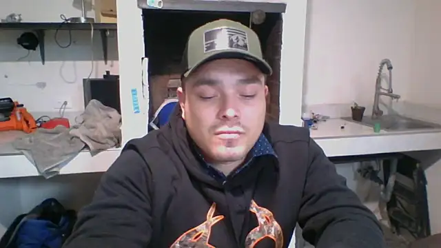 Snapshot of DirtyRcride chatting on 12-19-24, 07:40 DirtyRcride online show from 12-19-24, 07:40