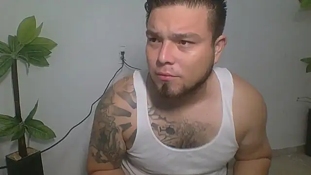 Snapshot of DirtyRcride chatting on 10-01-25, 03:29 DirtyRcride online show from 10-01-25, 03:29