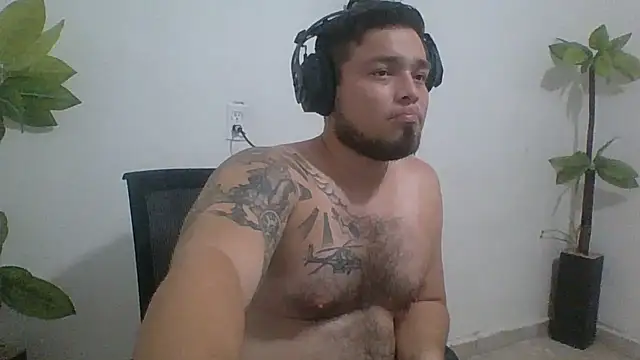 Snapshot of DirtyRcride chatting on 10-02-25, 03:35 DirtyRcride online show from 10-02-25, 03:35