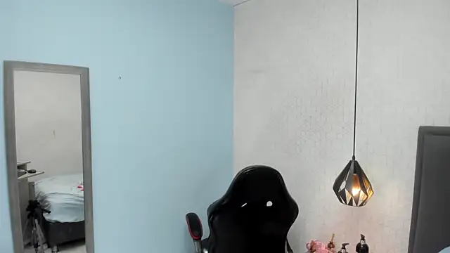 MADISON ROWAN1 online show from 01-15-25, 08:51