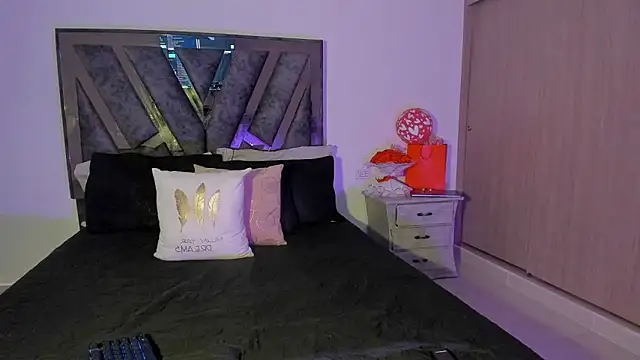 Snapshot of Deborah_Colins chatting on 10-17-25, 12:58 Deborah Colins online show from 10-17-25, 12:58