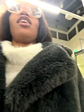 Snapshot of Black_Dolll chatting on 12-19-25, 06:15 Black Dolll online show from 12-19-25, 06:15