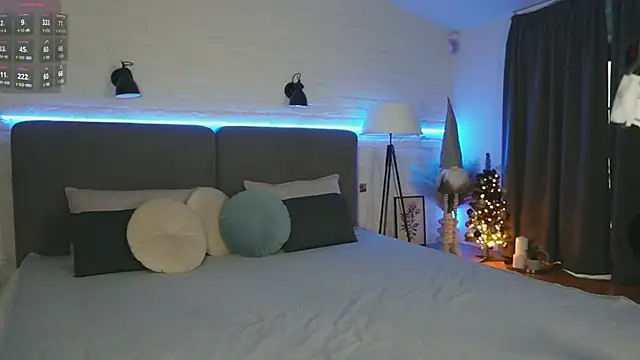Snapshot of Viola__moon chatting on 12-27-24, 12:56 Viola moon online show from 12-27-24, 12:56