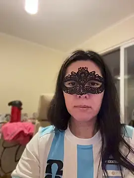 Reinacatchile online show from 07-04-26, 01:45