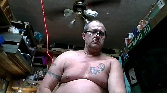 Snapshot of FKHoward chatting on 04-06-26, 12:30 FKHoward online show from 04-06-26, 12:30