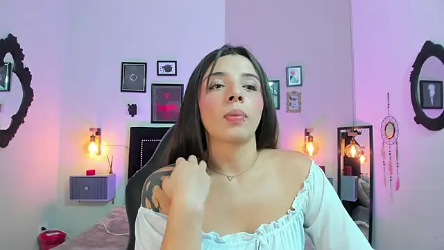 Snapshot of Charlotte__Benett chatting on 02-14-26, 03:58 Charlotte Benett online show from 02-14-26, 03:58