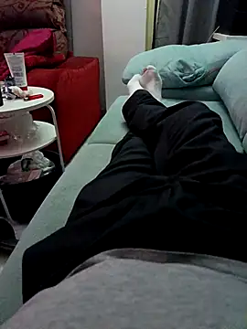 Snapshot of calamardo19 chatting on 10-27-25, 06:23 calamardo19 online show from 10-27-25, 06:23