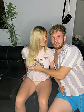Snapshot of NickyGold_Official chatting on 04-23-26, 06:32 NickyGold Official online show from 04-23-26, 06:32