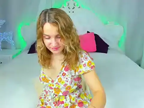 Snapshot of Milka_Blond chatting on 01-25-25, 04:34 Milka Blond online show from 01-25-25, 04:34