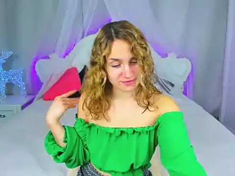Snapshot of Milka_Blond chatting on 01-27-25, 12:43 Milka Blond online show from 01-27-25, 12:43