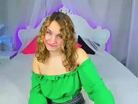 Snapshot of Milka_Blond chatting on 01-27-25, 04:09 Milka Blond online show from 01-27-25, 04:09