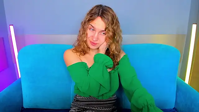 Snapshot of Milka_Blond chatting on 02-06-25, 01:27 Milka Blond online show from 02-06-25, 01:27