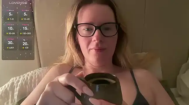 redheadrosie69 online show from 02-18-25, 06:48