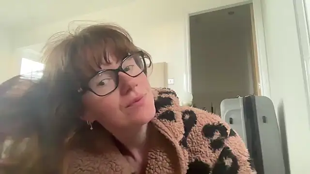 redheadrosie69 online show from 06-11-26, 04:54