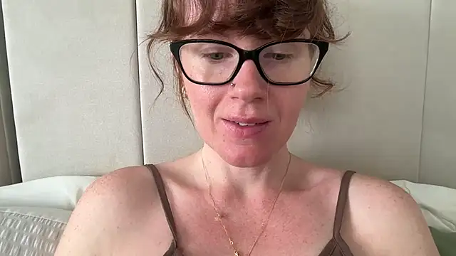 redheadrosie69 online show from 08-09-26, 10:20