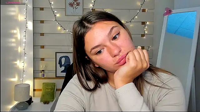 Snapshot of Josephine_Kiss chatting on 10-04-25, 12:47 Josephine Kiss online show from 10-04-25, 12:47