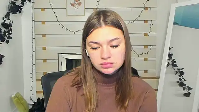 Snapshot of Josephine_Kiss chatting on 11-17-25, 09:48 Josephine Kiss online show from 11-17-25, 09:48