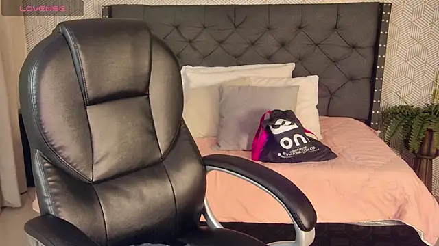 Snapshot of sussy__stone chatting on 12-21-24, 06:34 sussy stone online show from 12-21-24, 06:34