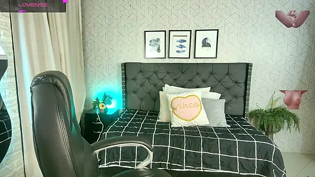 Snapshot of sussy__stone chatting on 12-30-24, 12:31 sussy stone online show from 12-30-24, 12:31