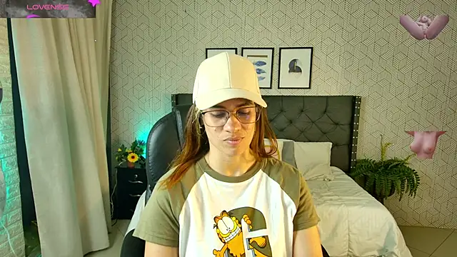 Snapshot of sussy__stone chatting on 01-08-25, 06:09 sussy stone online show from 01-08-25, 06:09