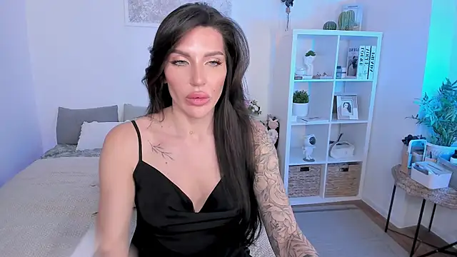 Sasha Miro online show from 11-18-25, 01:33