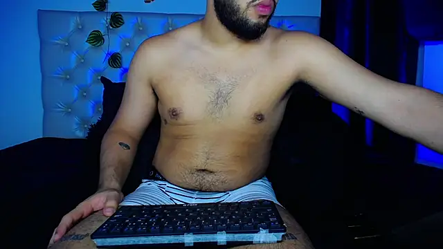 Snapshot of AlanDaviss chatting on 12-06-24, 04:06 AlanDaviss online show from 12-06-24, 04:06