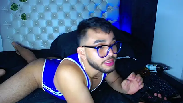 Snapshot of AlanDaviss chatting on 12-28-24, 03:47 AlanDaviss online show from 12-28-24, 03:47