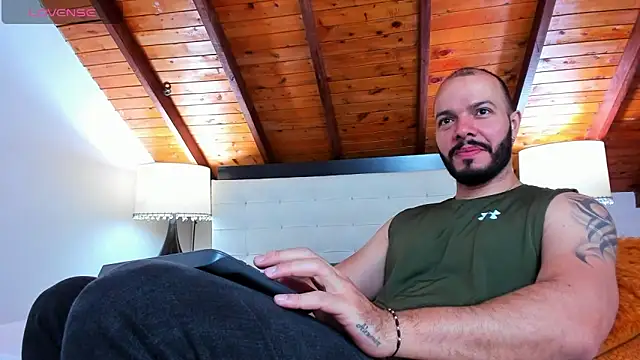 Tom Bailey online show from 09-12-25, 12:16