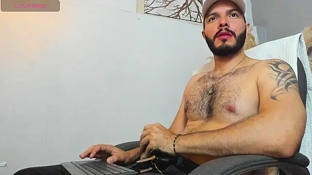 Tom Bailey online show from 09-13-25, 03:39